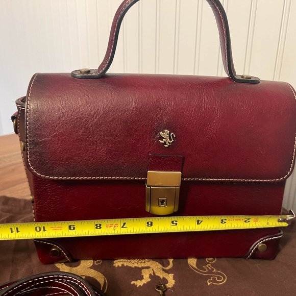 Pratesi di Firenze Artisan Crafted Italian Leather Handbag with Brass Hardware - Picture 7 of 8